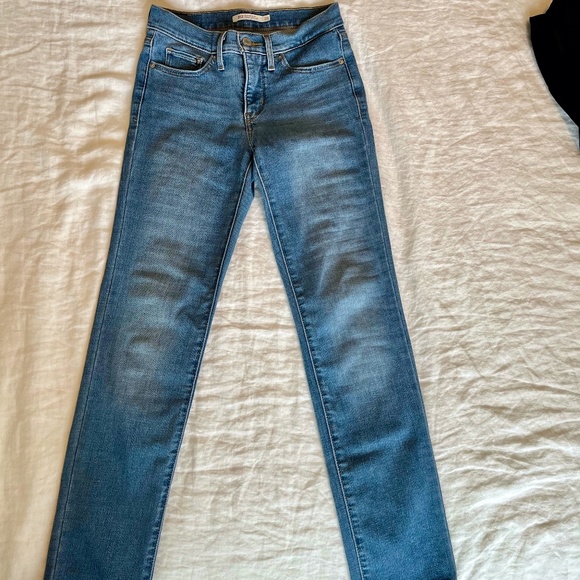 Levi's 312 Shaping Slim Women's Jean size 25 - Picture 1 of 4